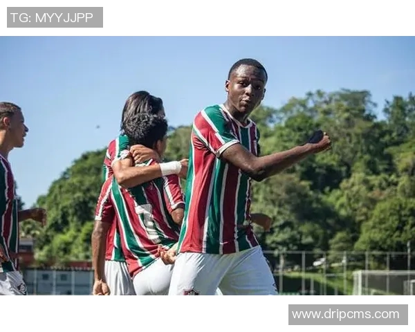 桑托斯与米嫩的激烈对决揭示了巴西足球的魅力与竞争精神 桑托斯与米嫩的激烈对决揭示了巴西足球的魅力与竞争精神