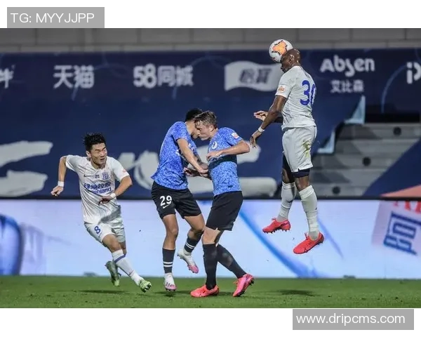 上海绿地迎战大连队全力争胜展现球队实力与斗志 上海绿地迎战大连队全力争胜展现球队实力与斗志